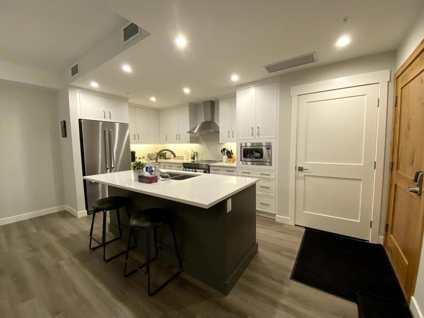 Luxury Unit In The Heart Of Canmore Exterior photo