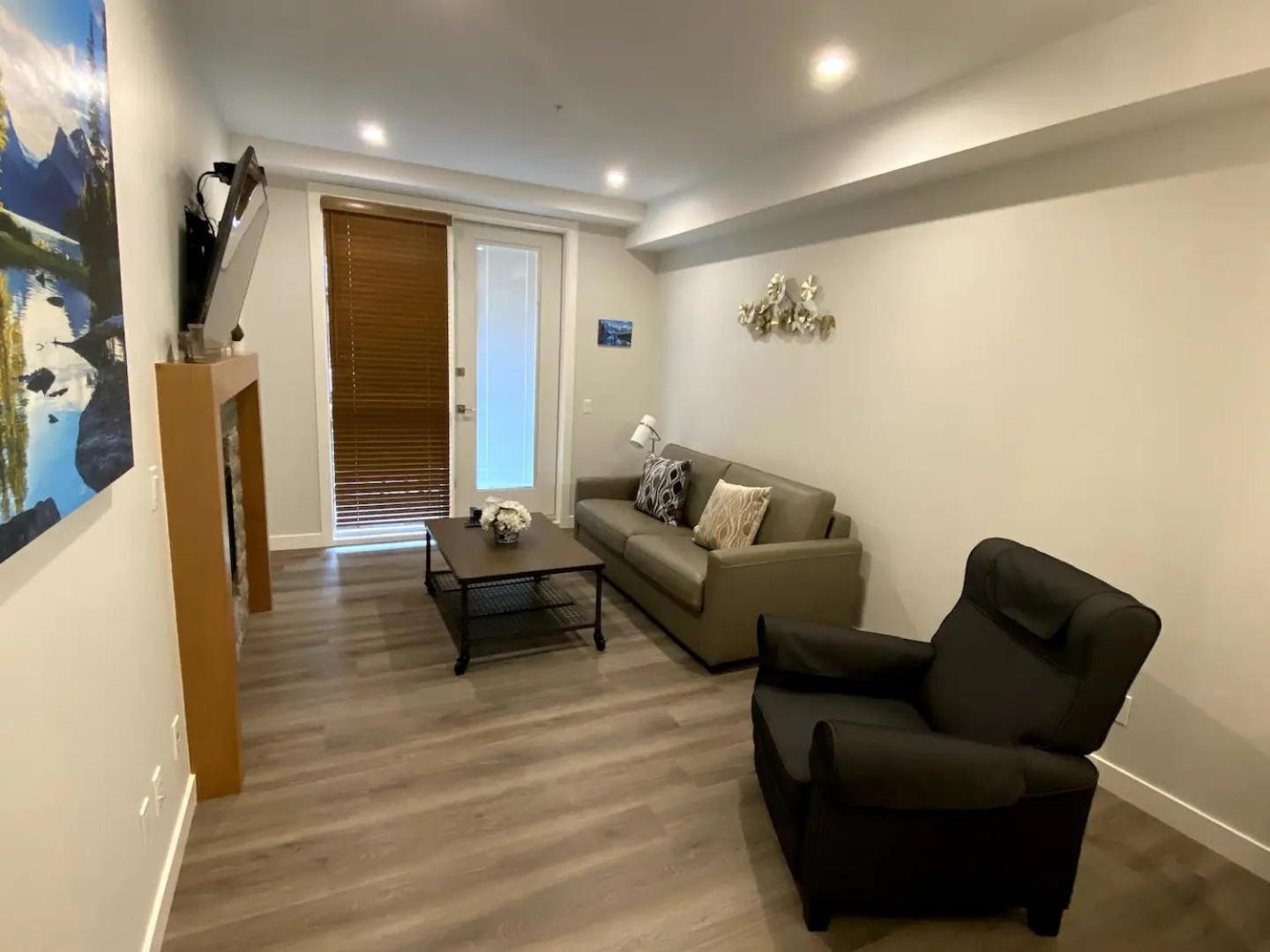 Luxury Unit In The Heart Of Canmore Exterior photo